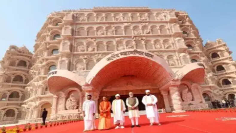 Swarved Mandir: प्रधानमंत्री नरेंद्र मोदी ने स्वर्वेद मंदिर का वाराणसी में किया लोकार्पण,जानें कितना भव्य है मंदिर