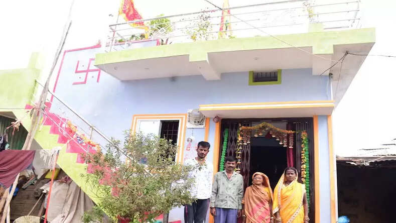 प्रधानमंत्री आवास योजना से फगुनी बाई को पक्का मकान मिलने पर जीवन में आया सकारात्मक परिवर्तन