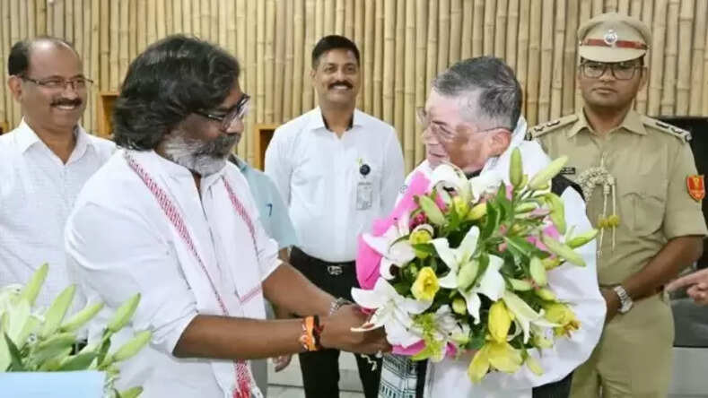 झारखंड के नये राज्यपाल संतोष गंगवार ने प्रदेश के 11वें राज्यपाल के रूप में ली शपथ