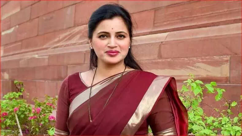  राहत: मुंबई पुलिस की ओर से निर्दलीय सांसद नवनीत राणा और उनके पति रवि राणा के विरुद्ध दायर याचिका को मुंबई की एक अदालत ने किया खारिज