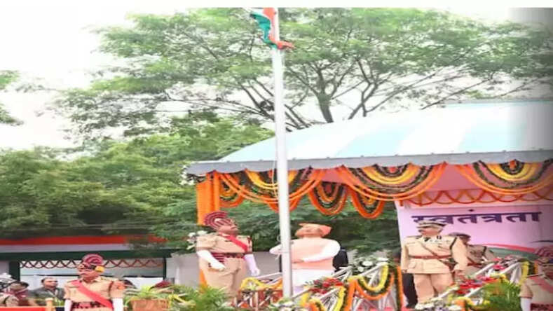 CM विष्णु देव साय ने आज 78वें स्वतंत्रता दिवस के मौक़े पुलिस परेड ग्राउंड में किया ध्वजारोहण
