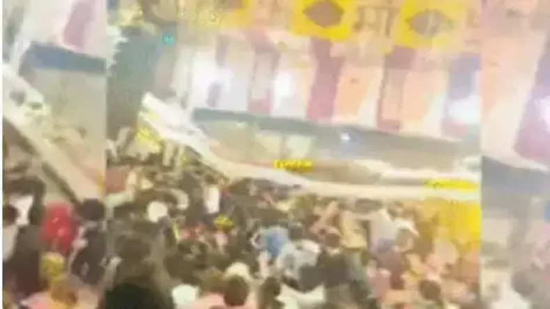 दिल्ली के कालकाजी मंदिर में अनुष्ठान के दौरान मंच गिरने से एक महिला की मौत, 17 घायल