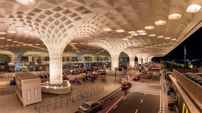 DRI की टीम ने मुंबई एयरपोर्ट पर एक विदेशी नागरिक के पेट से 110 ड्रग्स कैप्सूल बरामद किये 