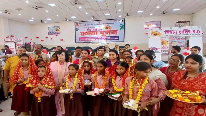 अष्टमी पर पूजन, नवमी पर परिवर्तन: बेटियों को मिला सुरक्षा, सम्मान और अवसर का संदेश