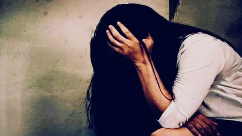 Lucknow News: स्कार्पियो सवार शोहदों ने पैदल जा रही छात्रा से की छेड़छाड़, घटना CCTV कैमरे में कैद