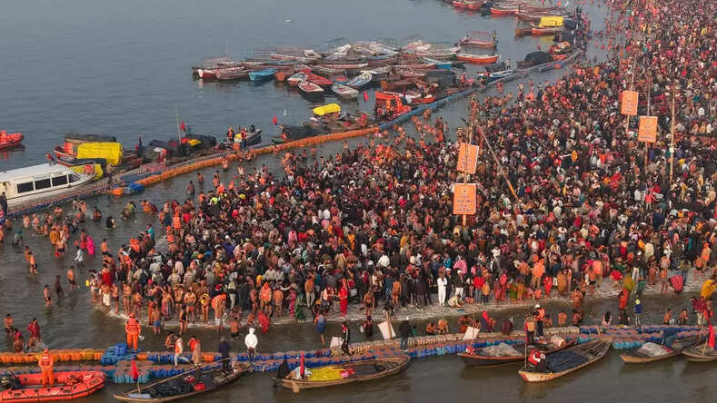  माघ मेले में मकर संक्रांति स्नान पर्व पर उठी आस्था की लहर, 1 करोड़ से अधिक लोगों ने लगाई पुण्य की डुबकी