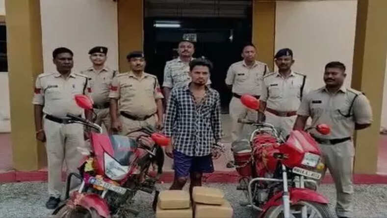 जगदलपुर में पुलिस ने 60 किलो गांजा के साथ एक गांजा तस्कर को किया गिरफ्तार