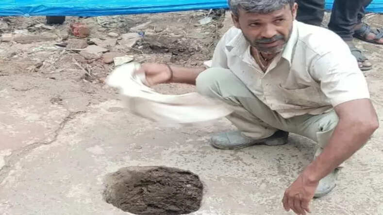 Vidisha Borewell News: मध्य प्रदेश के विदिशा में ढाई साल की बच्ची बोरवेल में गिरी, बचाव कार्य जारी