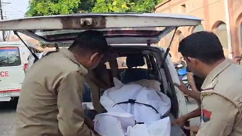 दबिश देने जा रही पुलिस टीम के साथ बड़ी दुर्घटना, पिस्टल में फंसी गोली चली, दरोगा के पेट को चीरते हुए सिपाही के सिर में लगी, मौत