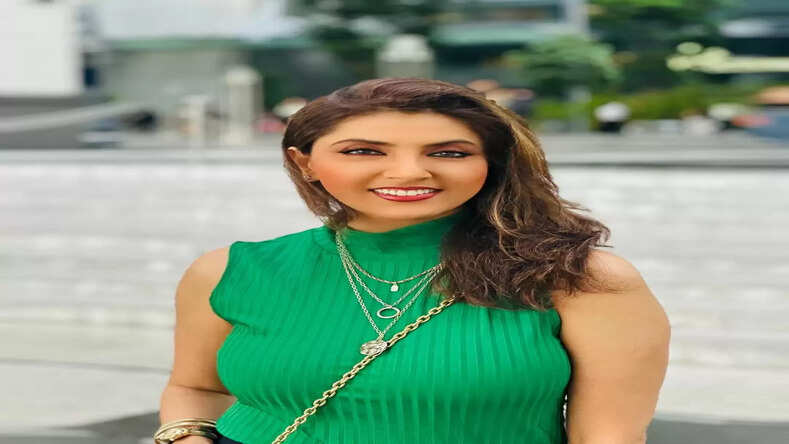 ज्योति सक्सेना ने राजनीति में शामिल होने की इच्छा व्यक्त करते हुए कहा, "देश के लिए कुछ करने का और सही के लिए आवाज उठाने का माध्यम है|