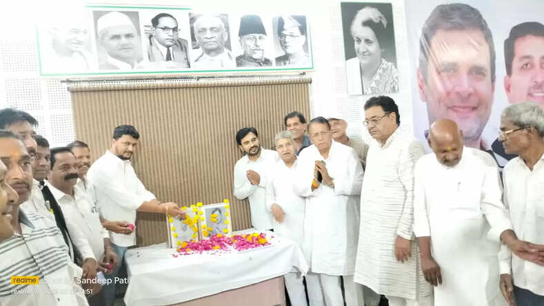 लोकमान्य तिलक और चंद्रशेखर आज़ाद की जयंती पर कांग्रेसजनों ने अर्पित की श्रद्धांजलि