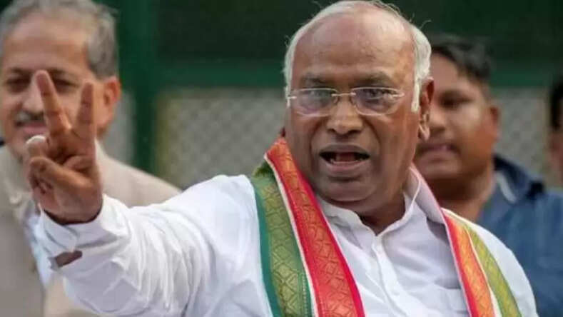 कांग्रेस अध्यक्ष खड़गे ने मोदी पर साधा निशाना कहा- तानाशाही में भरोसा करते हैं, विपक्ष इस चुनाव में उन्हें सबक सिखाएगा