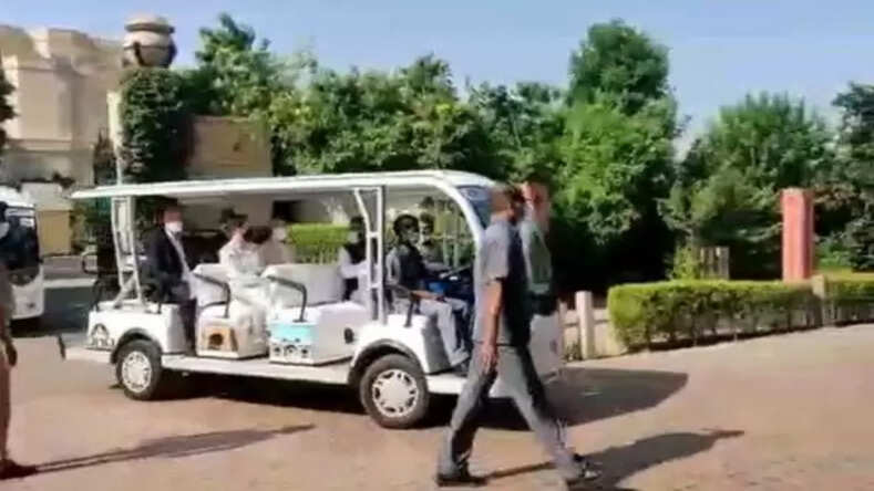 ताजमहल पर डेनमार्क की प्रधानमंत्री :पति के साथ गोल्फ कोर्ट से पहुंचीं स्मारक, दुनिया के सातवें अजूबे को निहारा