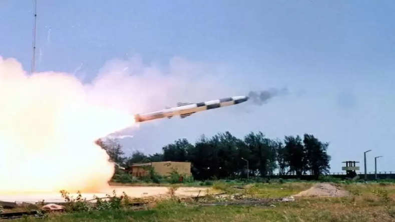  भारत की ओर से गलती से फायर होकर पाकिस्तान की सीमा में गिरने वाली ब्रह्मोस मिसाइल मामले में वायुसेना के 3 अधिकारियों को किया गया बर्खास्त
