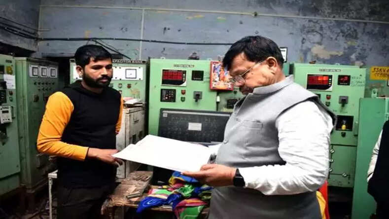 MP News: ऊर्जा मंत्री तोमर ने किया महाराजपुरा विद्युत सब-स्टेशन का निरीक्षण