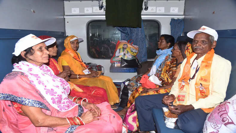 CG News : मुख्यमंत्री तीर्थ दर्शन श्रद्धालुओं का पहला जत्था रवाना, पुरी, भुवनेश्वर और कोणार्क में करेंगे दर्शन