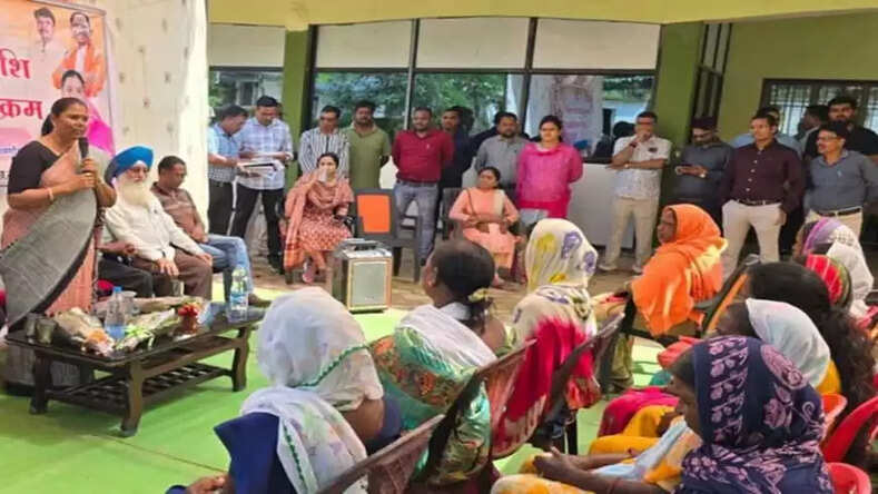छत्तीसगढ़: पत्थलगांव के किसानों को मिला नहर मुआवजे का चेक, खेती किसानी में मिलेगी आर्थिक मजबूती