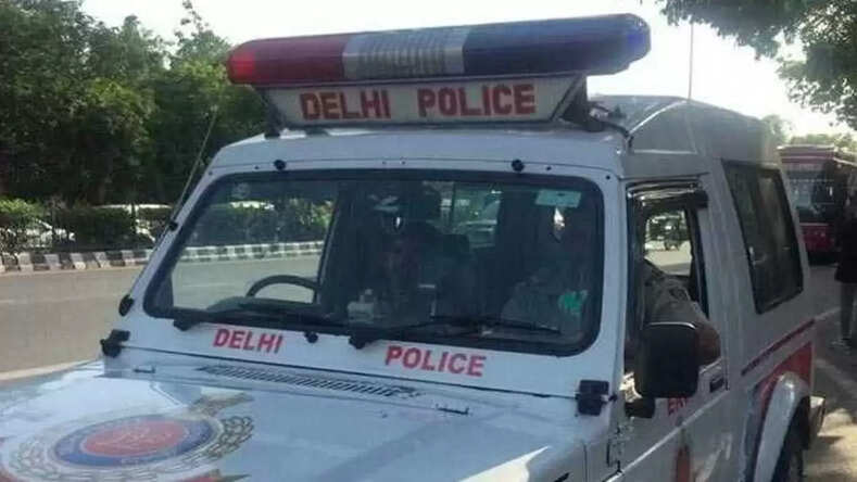 नाबालिग किशोरी ने दिल्ली सरकार के महिला एवं बाल विकास विभाग में काम करने वाले एक अधिकारी पर दुष्कर्म करने का लगाया आरोप