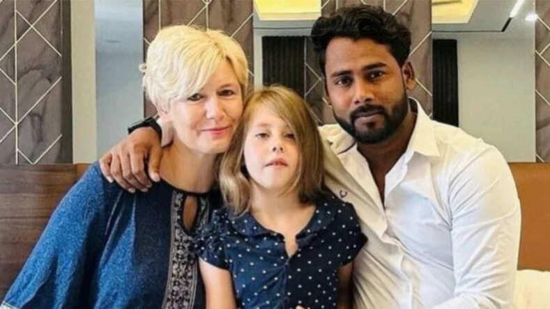 पोलैंड की महिला को सोशल मीडिया इंस्टाग्राम पर हुआ प्यार, प्रेमी से मिलने पहुंची झारखंड