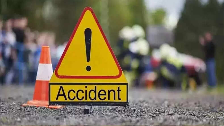 Sidhi News: ट्रक की टक्कर से बाइक सवार तीन युवकों की दर्दनाक मौत, चालक मौके से फरार