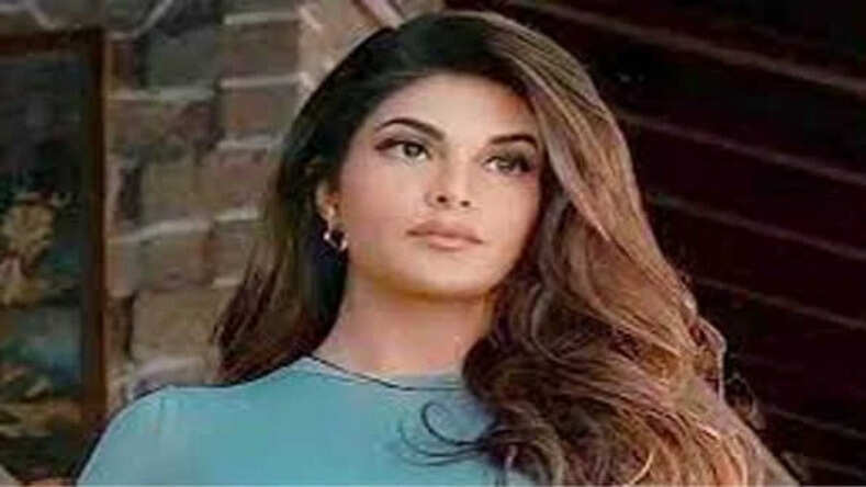 बॉलीवुड अभिनेत्री जैकलीन फर्नांडीज धन शोधन मामले में अदालत में हुई पेश 