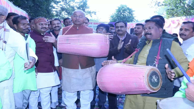 पत्रकार एवं साहित्यकार समाज की वेदना की अभिव्यक्ति करते है  तथा दर्पण दिखाते है-विधानसभा अध्यक्ष