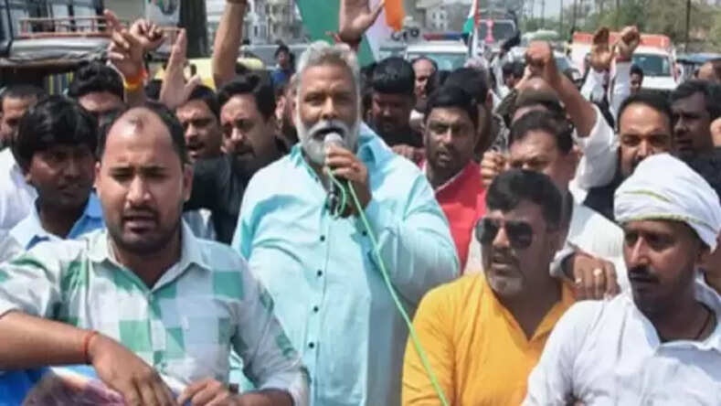 पूर्णिया सांसद ने क्षेत्रीय मक्का अनुसंधान एवं बीज उत्पादन केंद्र स्थानांतरित करने के विरोध में निकाली पदयात्रा