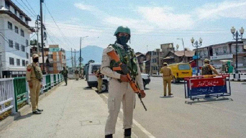 J-K: आतंकियों के इशारे पर काम करते थे स्कूल के प्रिंसिपल,जेल सुपरिटेंडेंट, आतंकवादी संगठनों से जुड़ा था नेटवर्क, नौकरी से निकाला