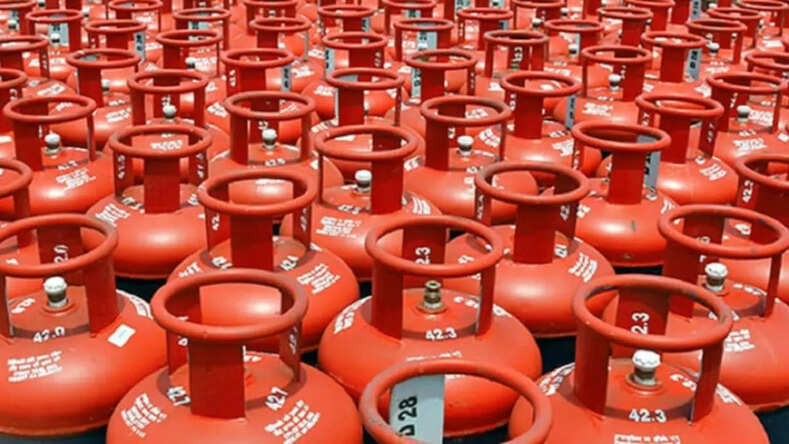 LPG Price: आम आदमी को चुनाव से पहले बड़ी राहत, गैस सिलेंडर के दाम में हुई कटौती, जानें रेट