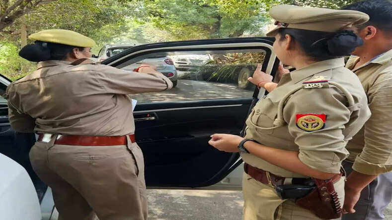 काली फिल्म पर योगी सरकार सख्त! यूपी पुलिस ने चेक किए लाखों वाहन, 9 हजार पर कार्रवाई