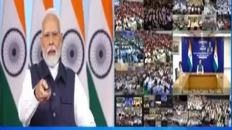प्रधानमंत्री नरेन्द्र मोदी ने केंद्र सरकार के विभिन्न विभागों में 51000 से ज्यादा युवाओं को वितरित किये नियुक्ति पत्र