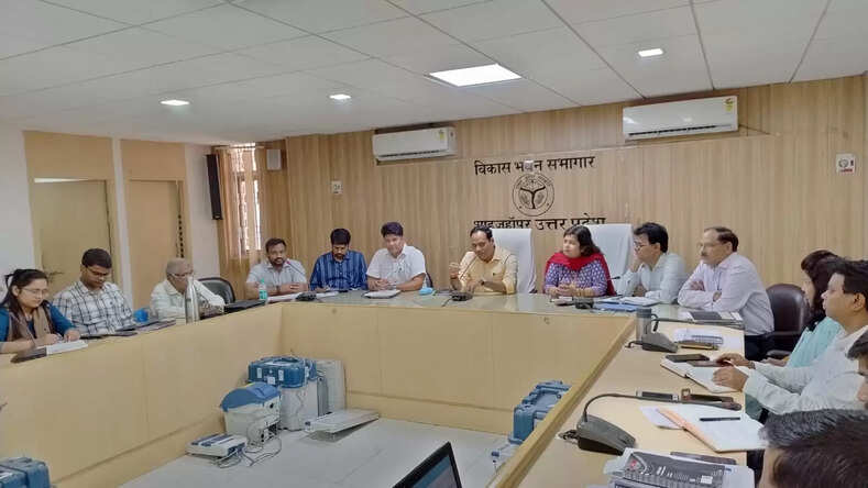 Shahjahanpur News: मतदान को निर्विघ्न सुचिता पूर्ण व सकुशल ढंग से संपन्न करना सभी का नैतिक दायित्व है : जिला निर्वाचन अधिकारी