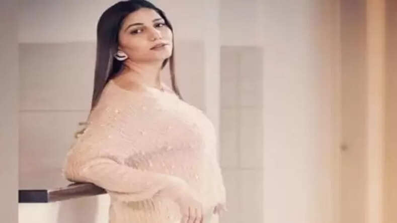  हरियाणा की मशहूर डांसर सपना चौधरी को गिरफ्तार कर कोर्ट में पेश करने के आदेश, जानिए क्या है वजह