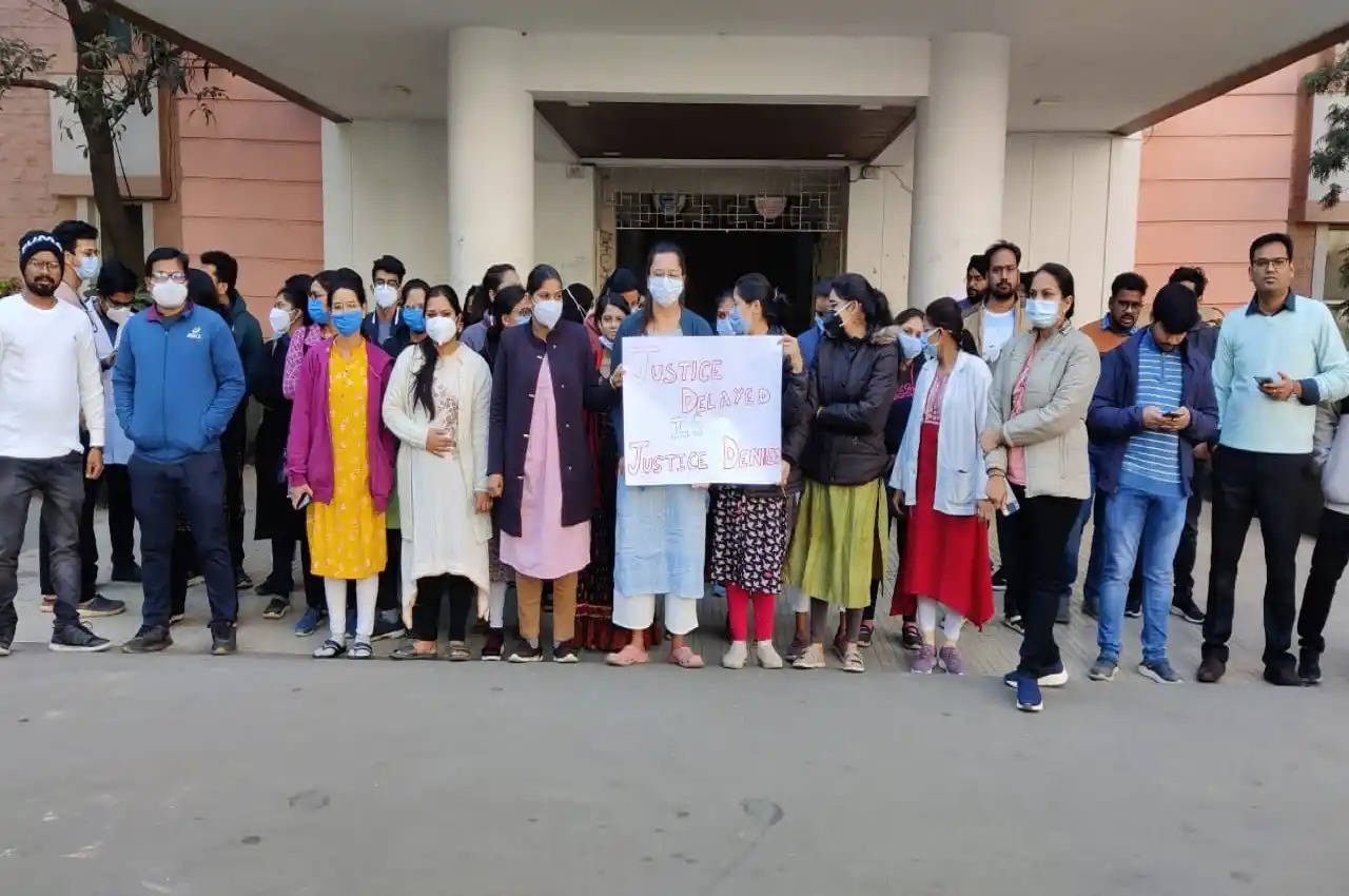 MP News: मध्य प्रदेश में जारी है जूनियर डॉक्टर्स की हड़ताल, इलाज को तरसे मरीज