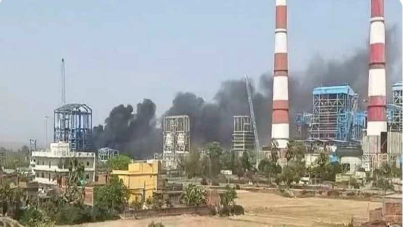 Jharkhand News: चतरा में एनटीपीसी प्लांट में लगी आग, मची अफरा-तफरी