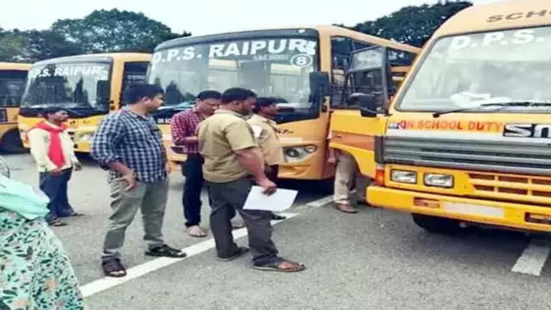 Rajnandgaon: स्कूल बस एवं सभी आवश्यक दस्तावेजों का भौतिक सत्यापन तथा वाहन चालकों का स्वास्थ्य नेत्र परीक्षण 5 जनवरी को