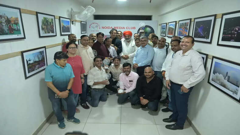 नोएडा मीडिया क्लब की फोटो प्रदर्शनी का भव्य समापन समारोह: मुख्य अतिथि राकेश टिकैत ने फोटो जर्नलिस्ट्स की प्रशंसा करते हुए एनसीआर के 24 प्रतिभागियों को किया सम्मानित