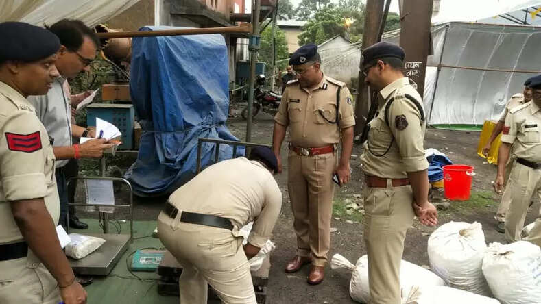 CG News: रायपुर संभाग में पकड़ा गया 22 हजार किलो से ज्यादा गांजा किया गया नष्ट