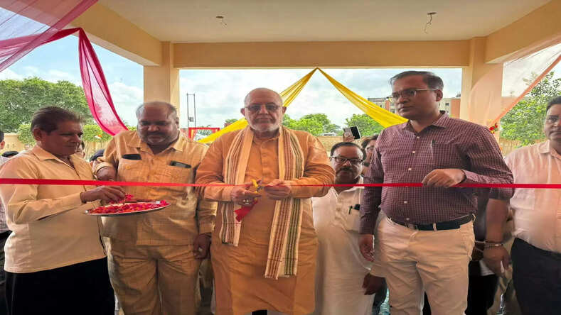  Shahjahanpur : वित्त एवं संसदीय कार्यमंत्री सुरेश कुमार खन्ना ने शाहजहांपुर विकास प्राधिकरण कार्यालय का किया उद्घाटन