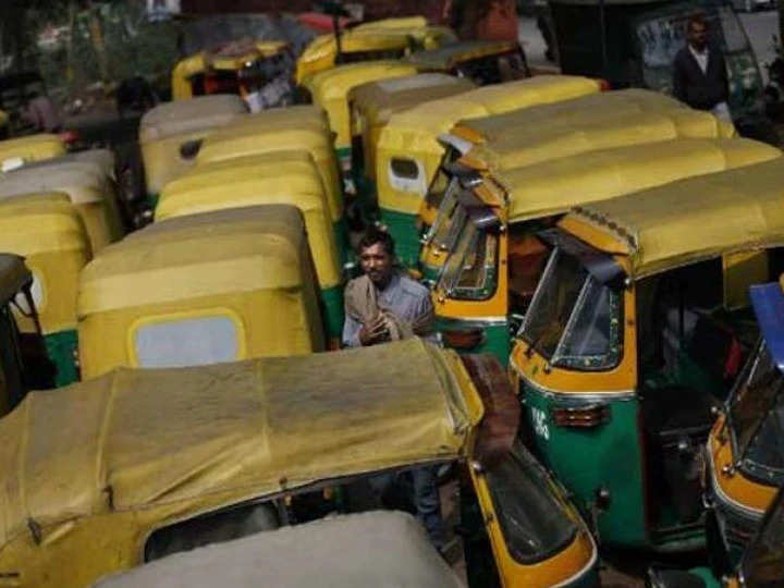 बढ़ती तेल कीमतों को लेकर दिल्ली में ऑटो-कैब ड्राइवर का चक्का जाम 2 दिन तक रहेगी हड़ताल