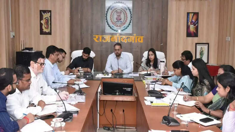 CG News: रेत एवं शराब के अवैध परिवहन पर निरंतर कड़ी कार्रवाई करें : कलेक्टर