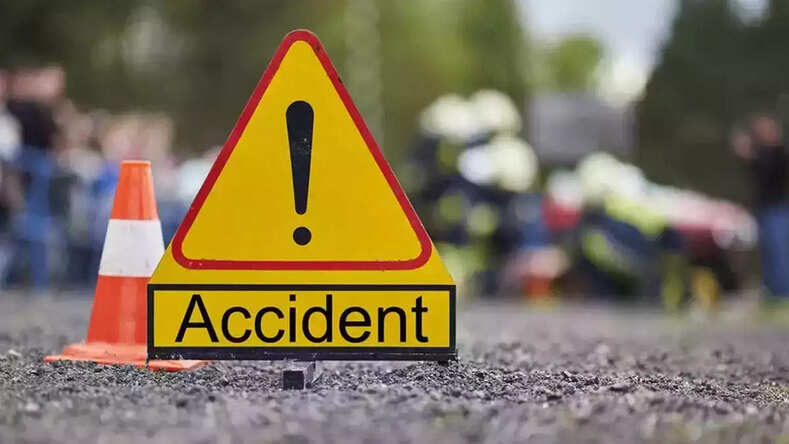 Gujarat News: राजकोट में अनियंत्रित होकर नदी में गिरी कार, बाहर न निकल पाने से 4 लोगों की मौत