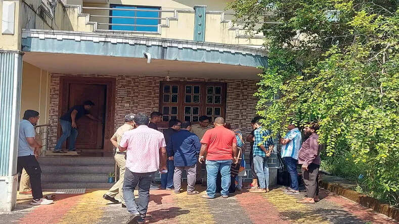 Karnataka News: कर्नाटक के उडुपी में एक ही परिवार के चार लोगों की हत्या, जाँच में जुटी पुलिस