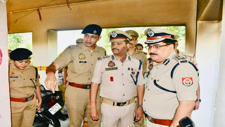 Crime News:&nbsp;शाहजहांपुर में दो संन्यासियों की हत्या से सनसनी, ADG ने मौके पर पहुंचकर लिया जायजा