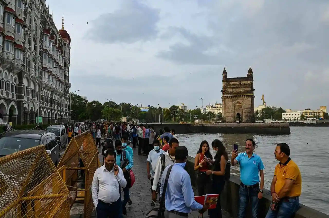 Omicron का खौफ: Mumbai में 7 जनवरी 2022 तक धारा 144 लागू, पार्टियों पर लगा प्रतिबंध