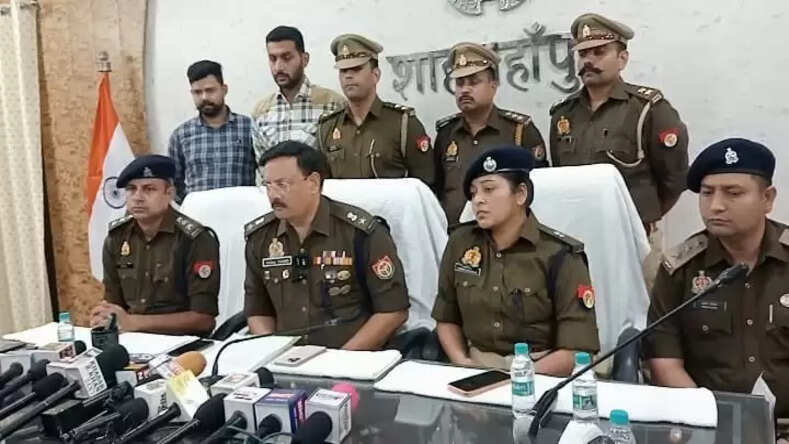  Shahjahanpur : कोतवाली पुलिस ने अवैध तमंचा फैक्ट्री किया खुलासा, एक अभियुक्त गिरफ्तार व भारी मात्रा में हथियार बरामद
