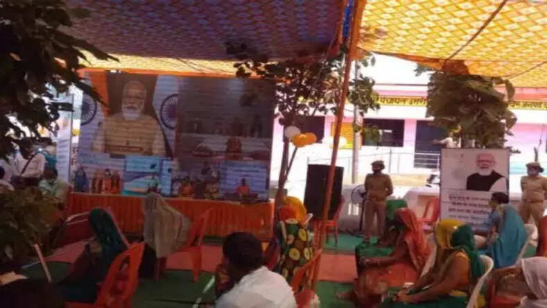 बांदा: PM मोदी ने बबेरू के ग्राम प्रधान से किया वर्चुअल संवाद, महिलाओं से पूछा क्या हुआ बदलाव