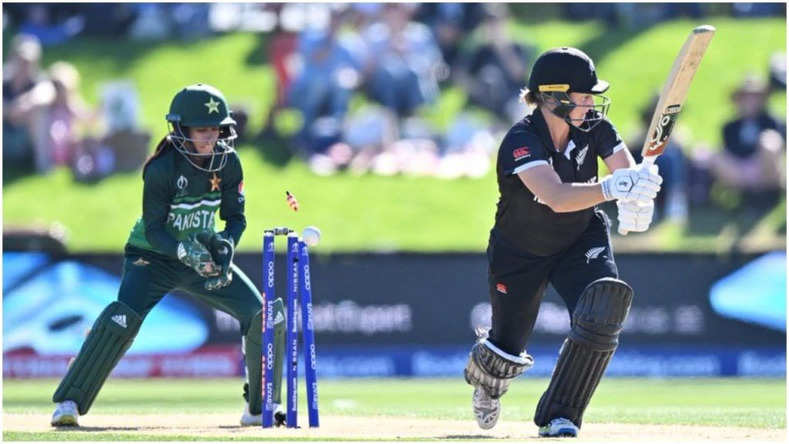 NZ vs PAK, Women's World Cup 2022: न्यूजीलैंड ने पाकिस्तान को हार की ओर धकेला