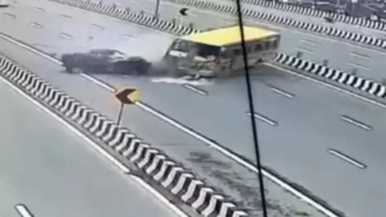 Ghaziabad News: दिल्ली मेरठ एक्सप्रेस वे पर भीषण हादसा, एक ही परिवार के 6 लोगों की मौत