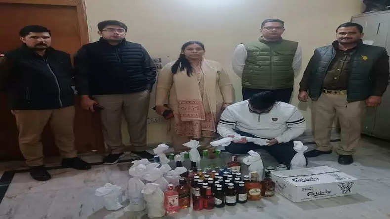  Noida News:हरियाणा की सस्ती शराब को ऑन डिमांड सप्लाई करने वाले अभियुक्त को गिरफ्तार कर आबकारी टीम ने भेजा जेल